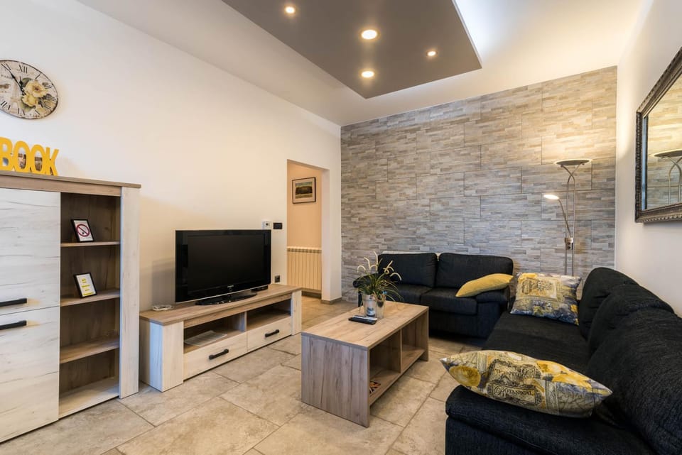 TV and multimedia, Living room, Seating area