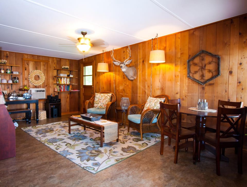Whispering Winds Motel Inn in Finger Lakes