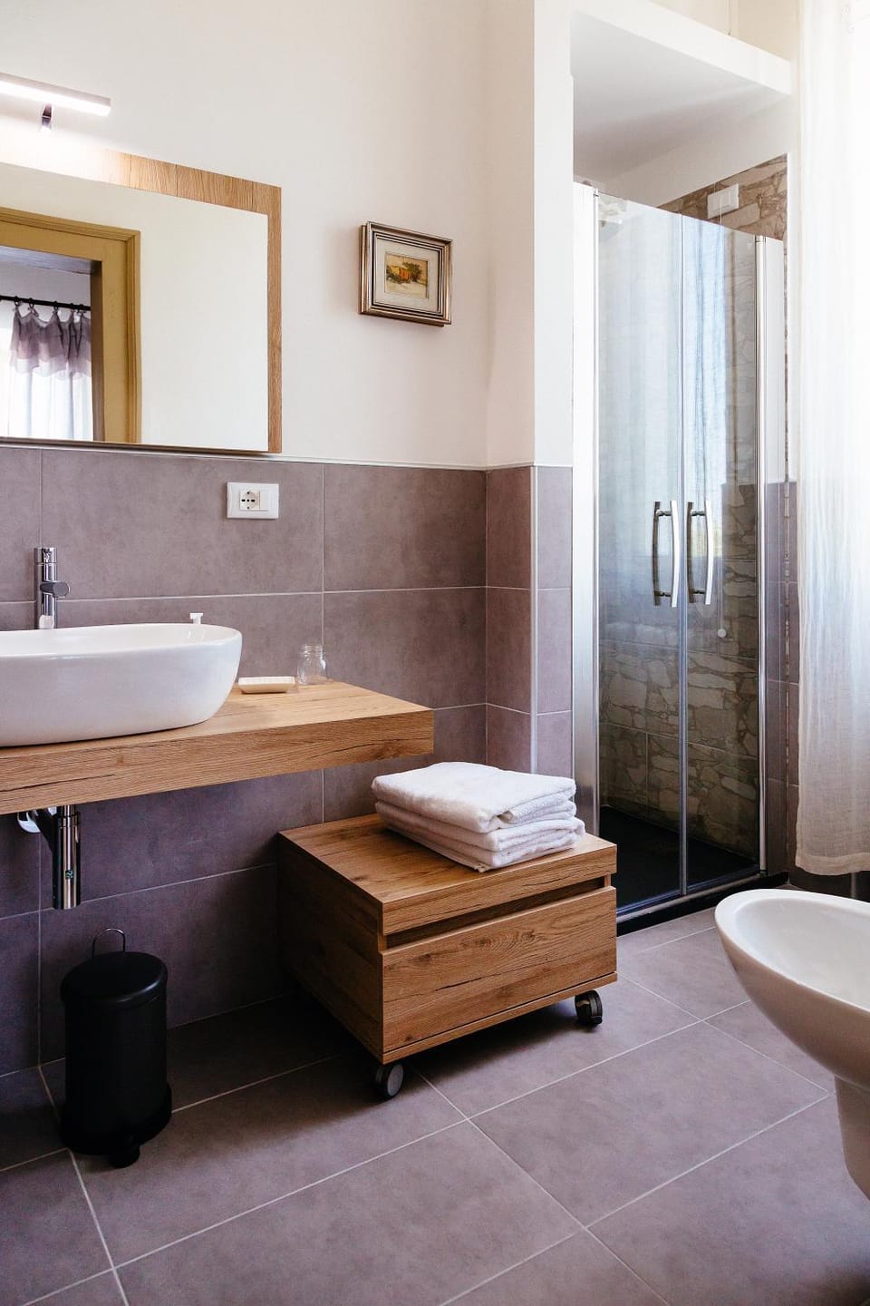 Shower, Toilet, Bathroom, towels
