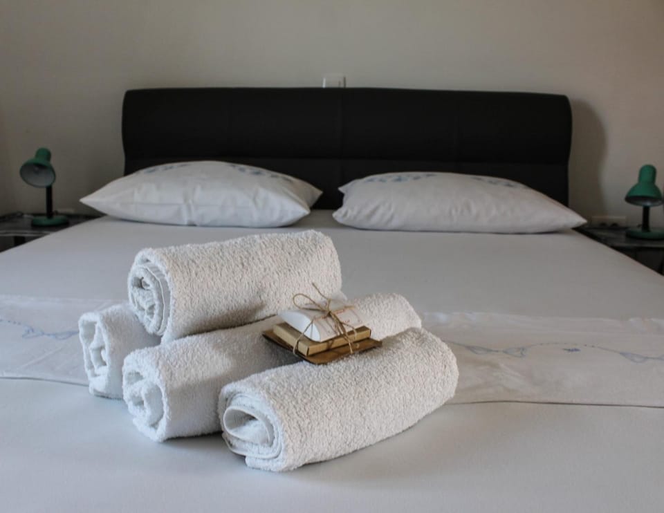 Studio apartment Laura || Apartment in Murter