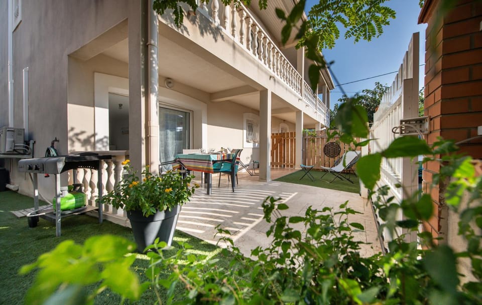 Property building, BBQ facilities, BBQ facilities, Garden, Garden, Garden view, Garden view