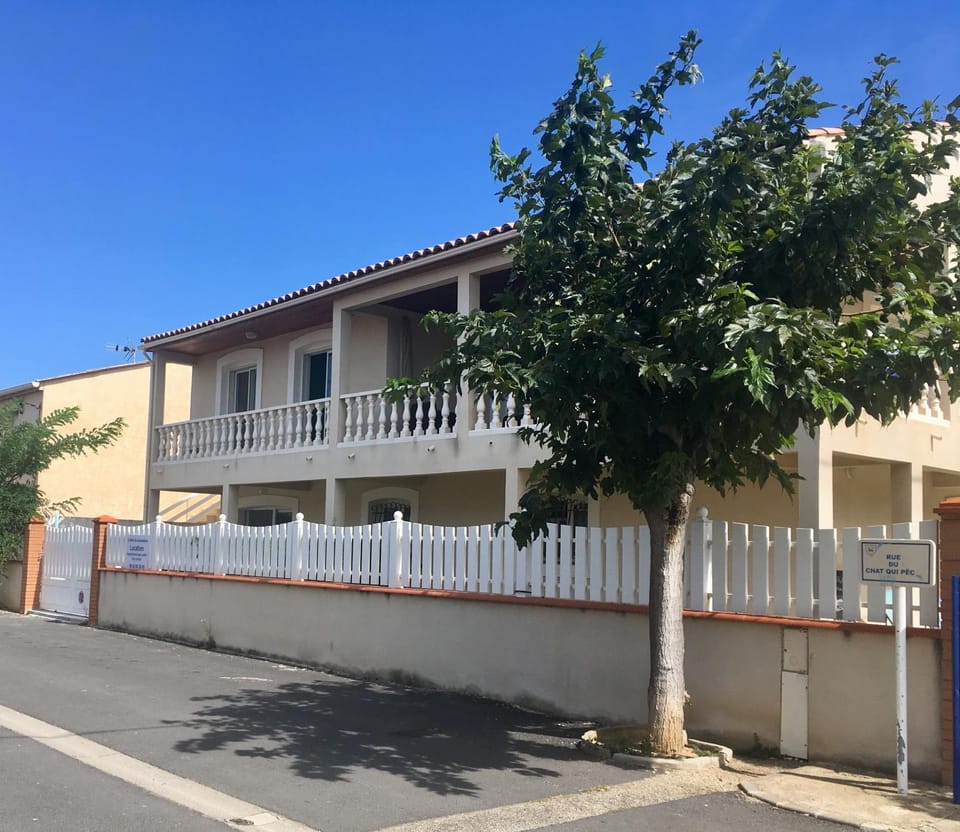 Property building, Day, Summer, Other, On site, Parking