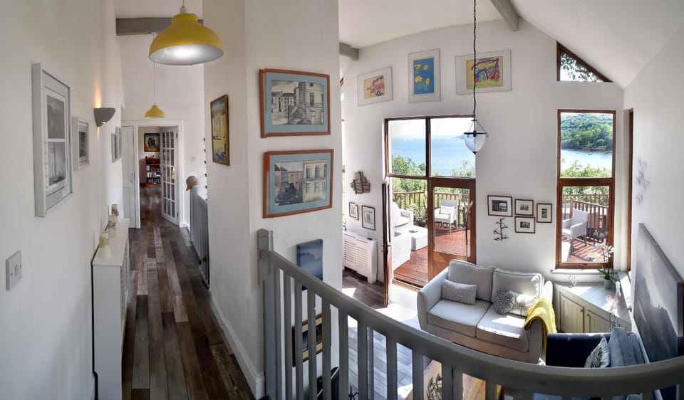 TV and multimedia, Seating area, Dining area