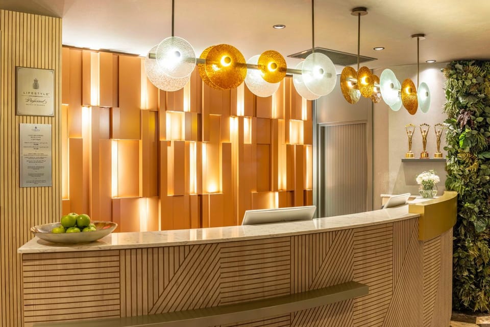 Restaurant/places to eat, Restaurant/places to eat, Lobby or reception