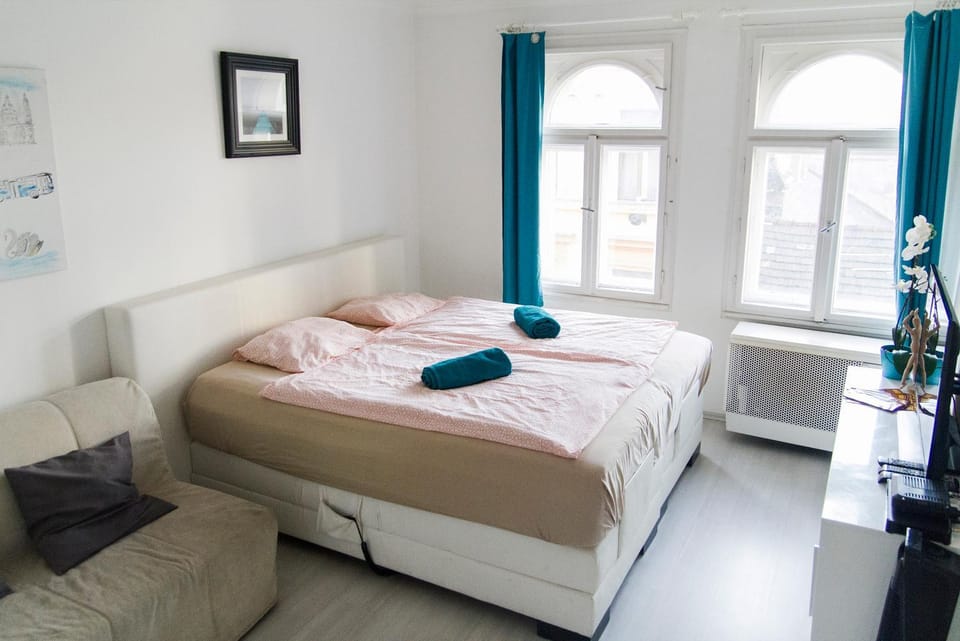 Queen Bed Central Budapest Apartment in Budapest