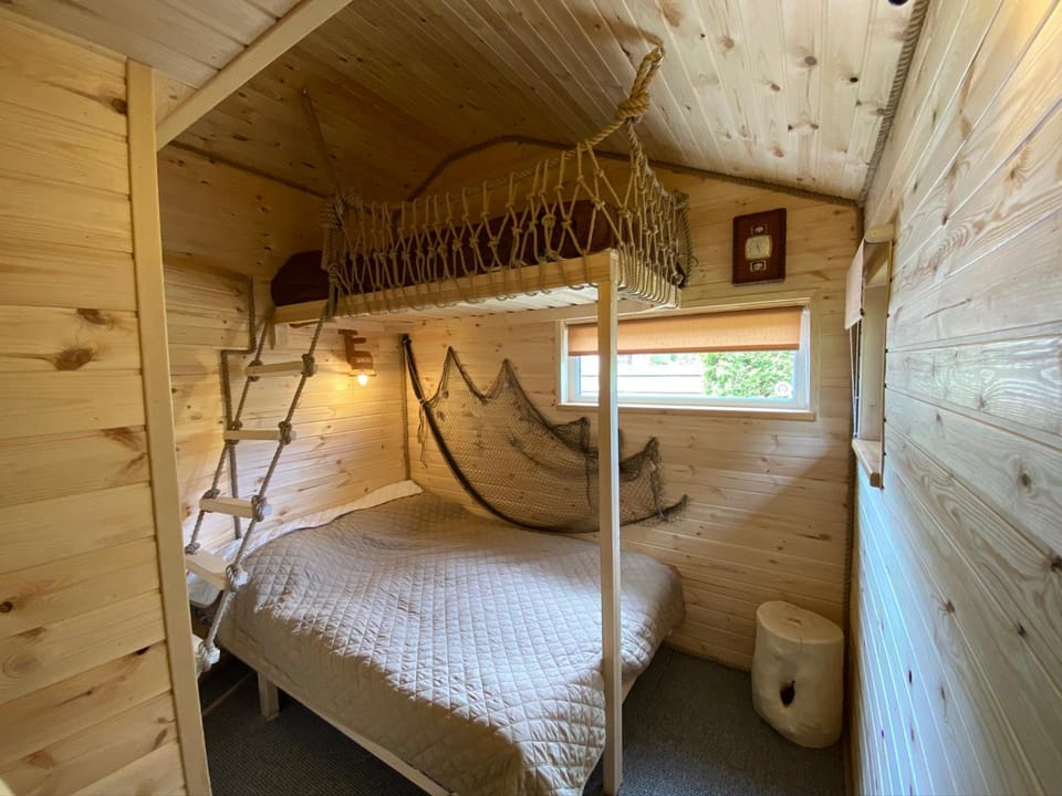 bunk bed