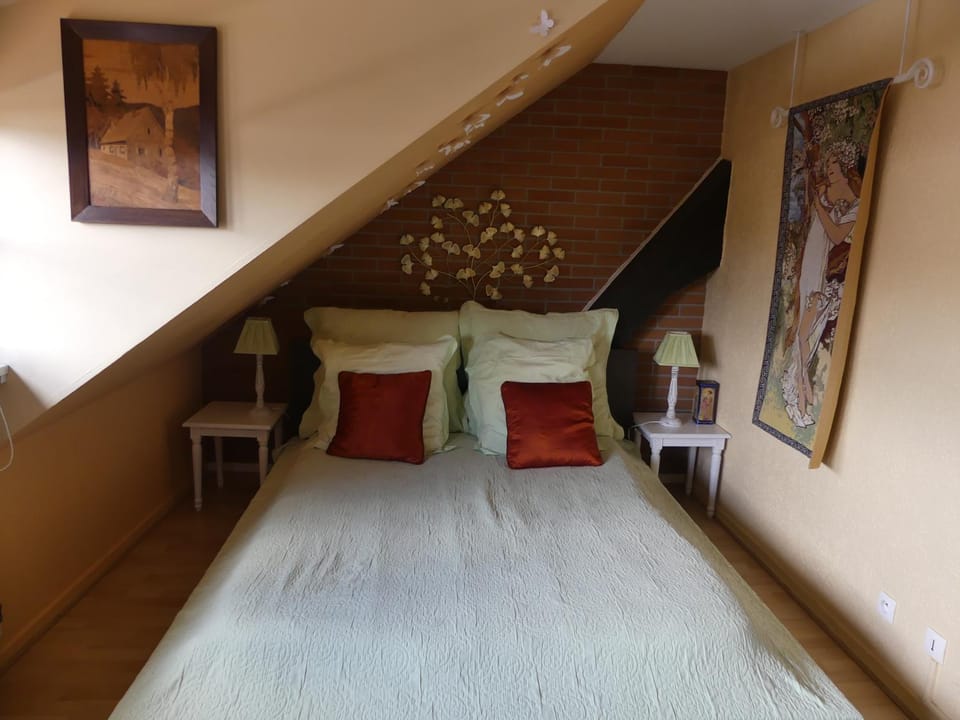 Bed, Bedroom