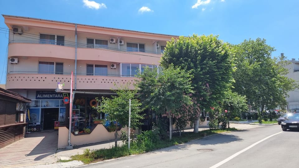 Property building, Day, Street view, Location