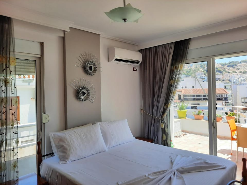 Bed, View (from property/room), Balcony/Terrace, Photo of the whole room, Bedroom