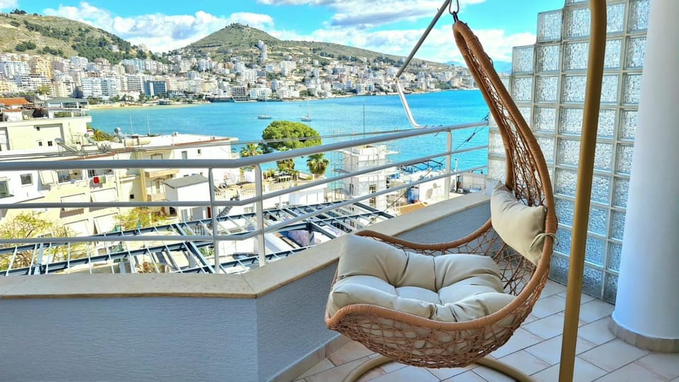 View (from property/room), Balcony/Terrace, Seating area, City view, Sea view