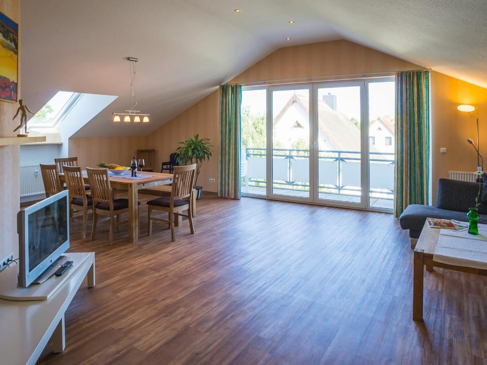 TV and multimedia, Balcony/Terrace, Living room, Seating area, Dining area
