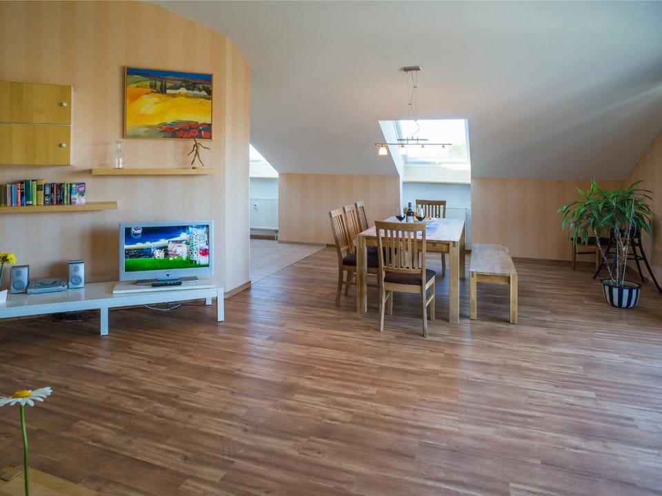 TV and multimedia, Living room, Dining area