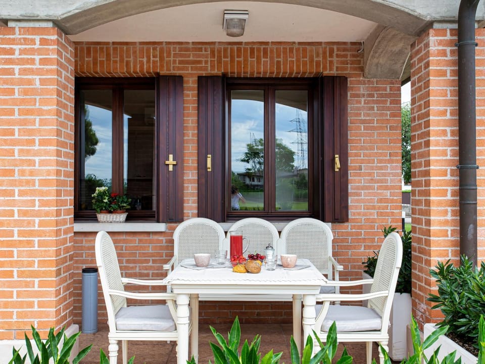 Patio, Facade/entrance