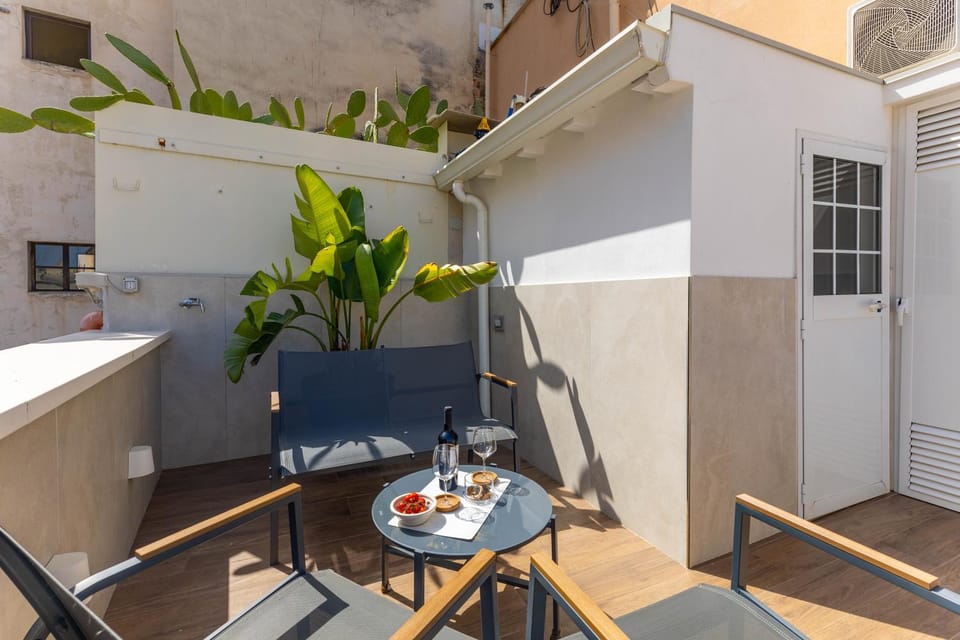 Day, View (from property/room), Balcony/Terrace, Living room, Dining area