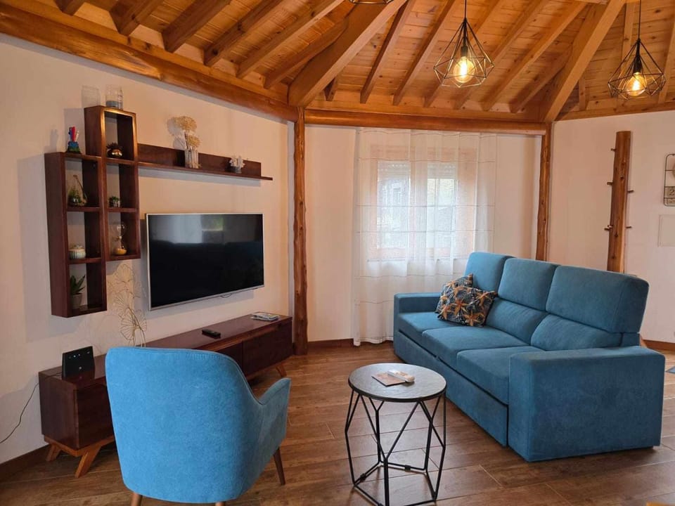 Communal lounge/ TV room, TV and multimedia, Living room, Seating area