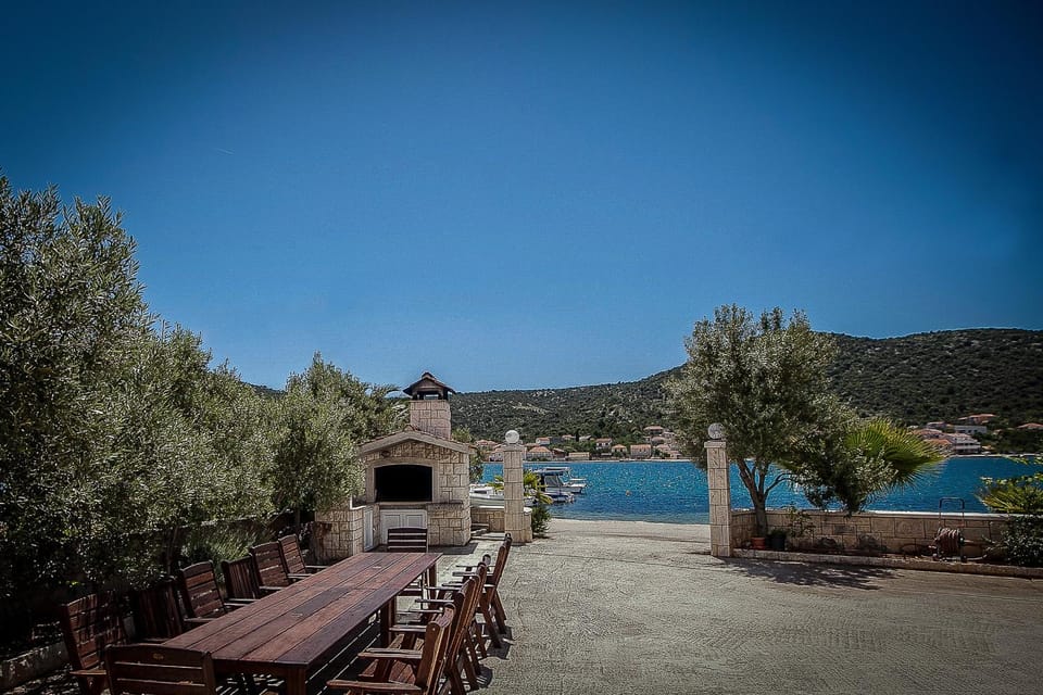 BBQ facilities, Garden, Sea view