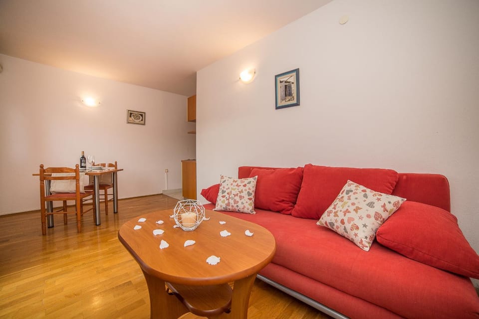 Living room, Photo of the whole room