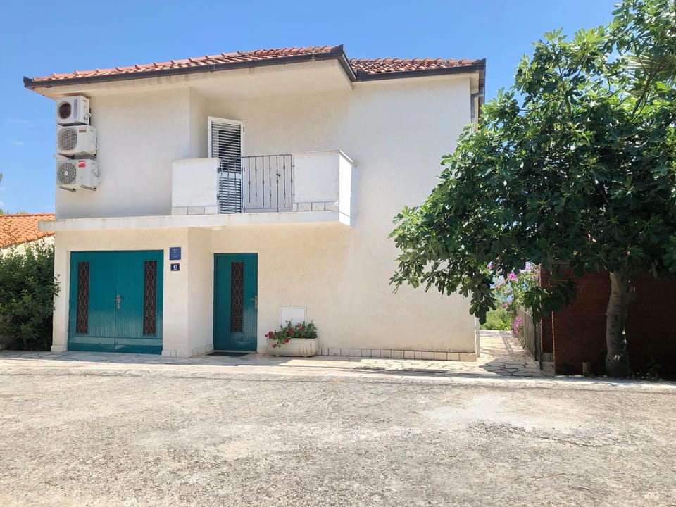 Holiday house Vesna Villa in Okrug Gornji
