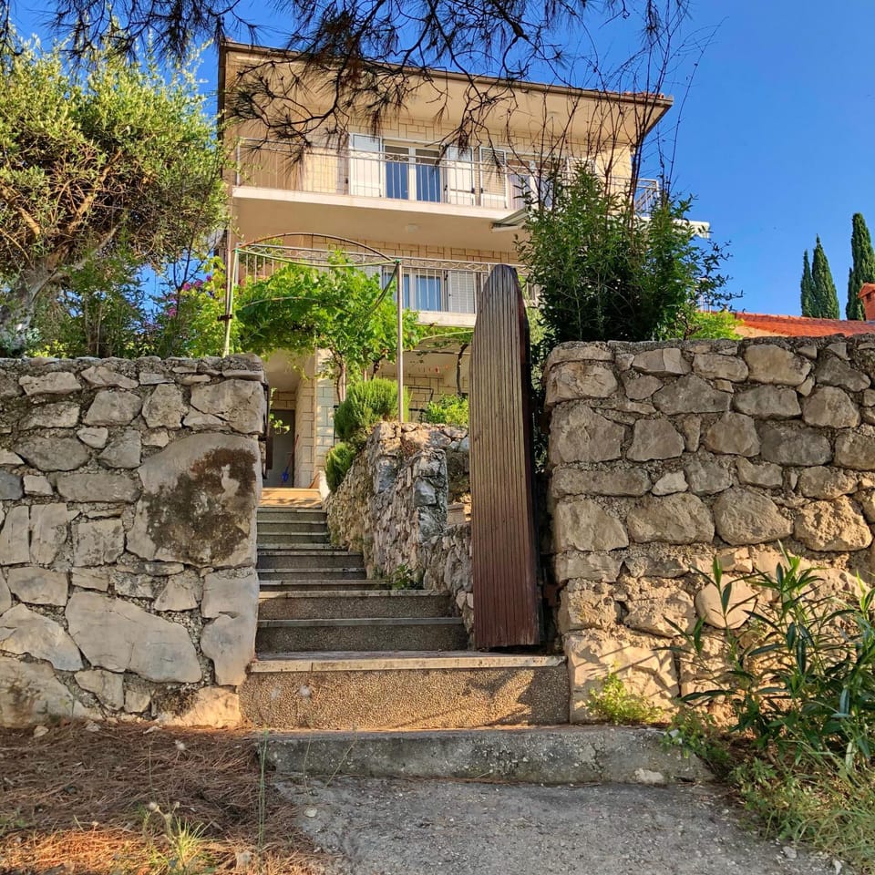 Holiday house Vesna Villa in Okrug Gornji