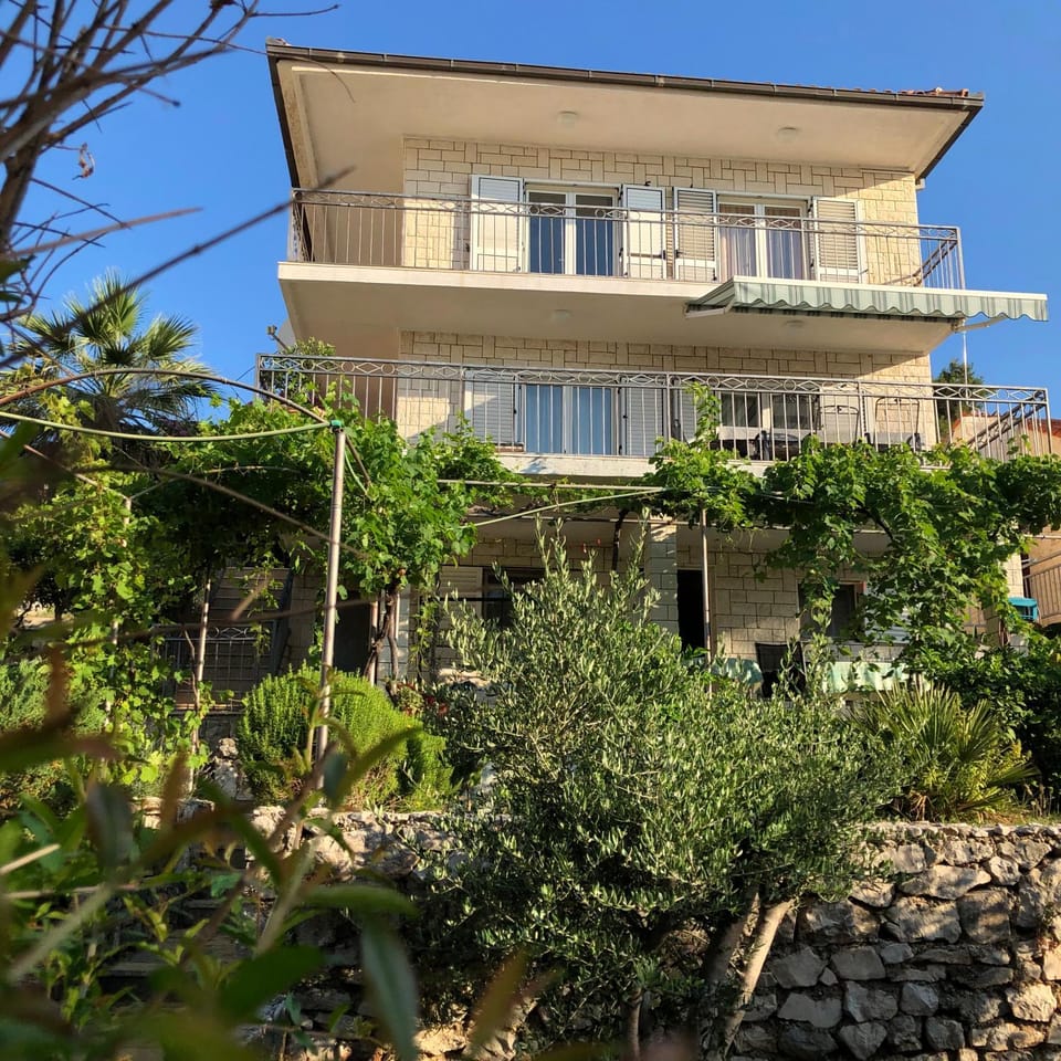 Holiday house Vesna Villa in Okrug Gornji
