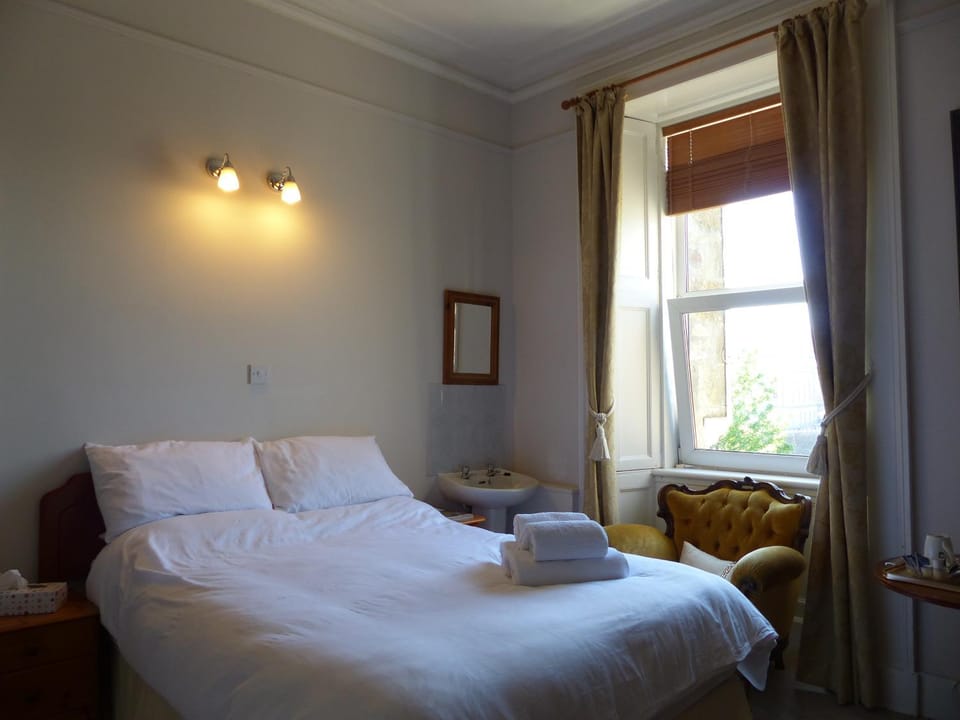 Bed, City view