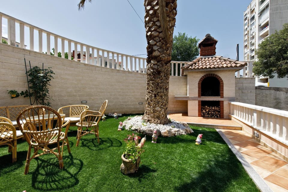 BBQ facilities, Garden