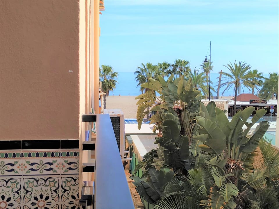 Elizabeth Beach Apartment with Seaviews! Apartment in Torremolinos