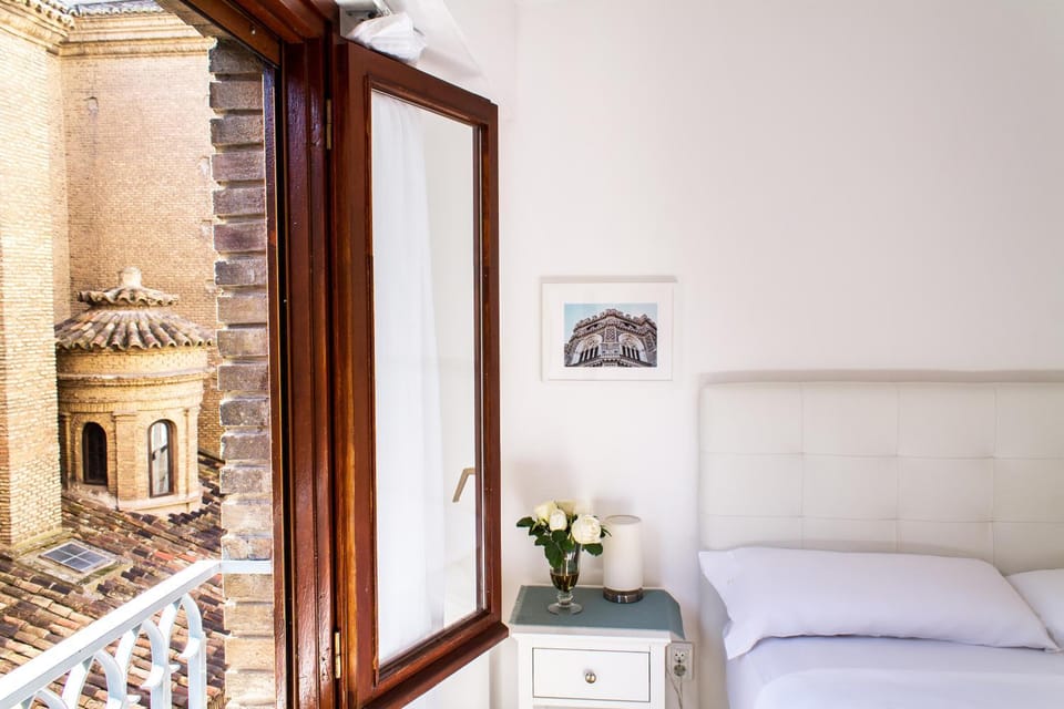 Nearby landmark, Bed, Bedroom, City view, Landmark view