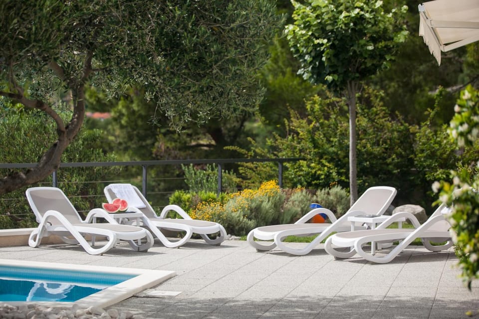 Patio, Spring, Day, Garden, Garden view, Pool view, Swimming pool, sunbed