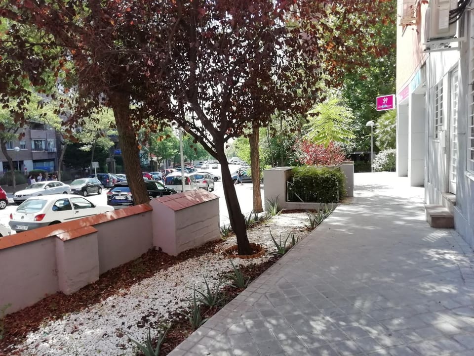 Patio, Street view