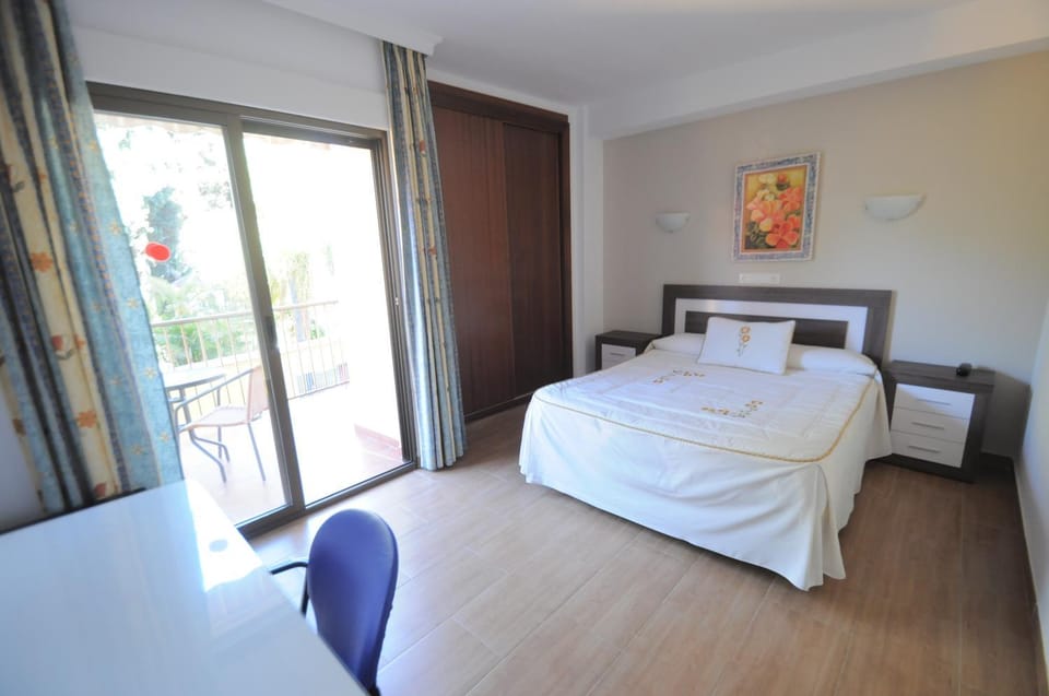 Photo of the whole room, Landmark view, Street view