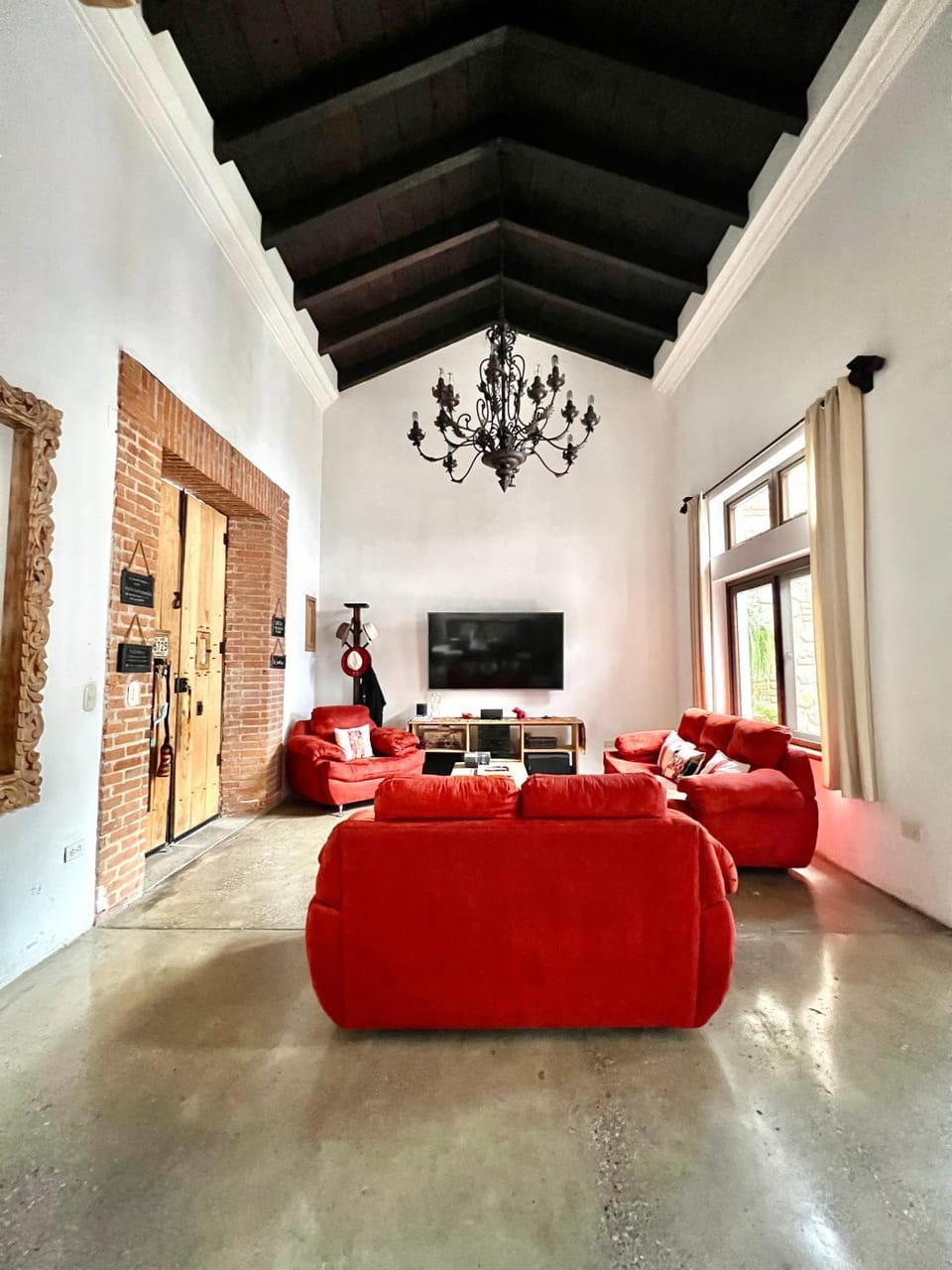 Communal lounge/ TV room, TV and multimedia, Living room, Seating area, Evening entertainment