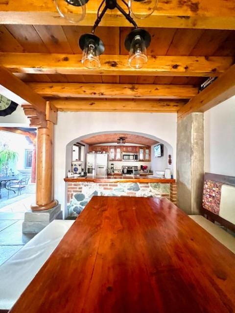 Kitchen or kitchenette, Dining area