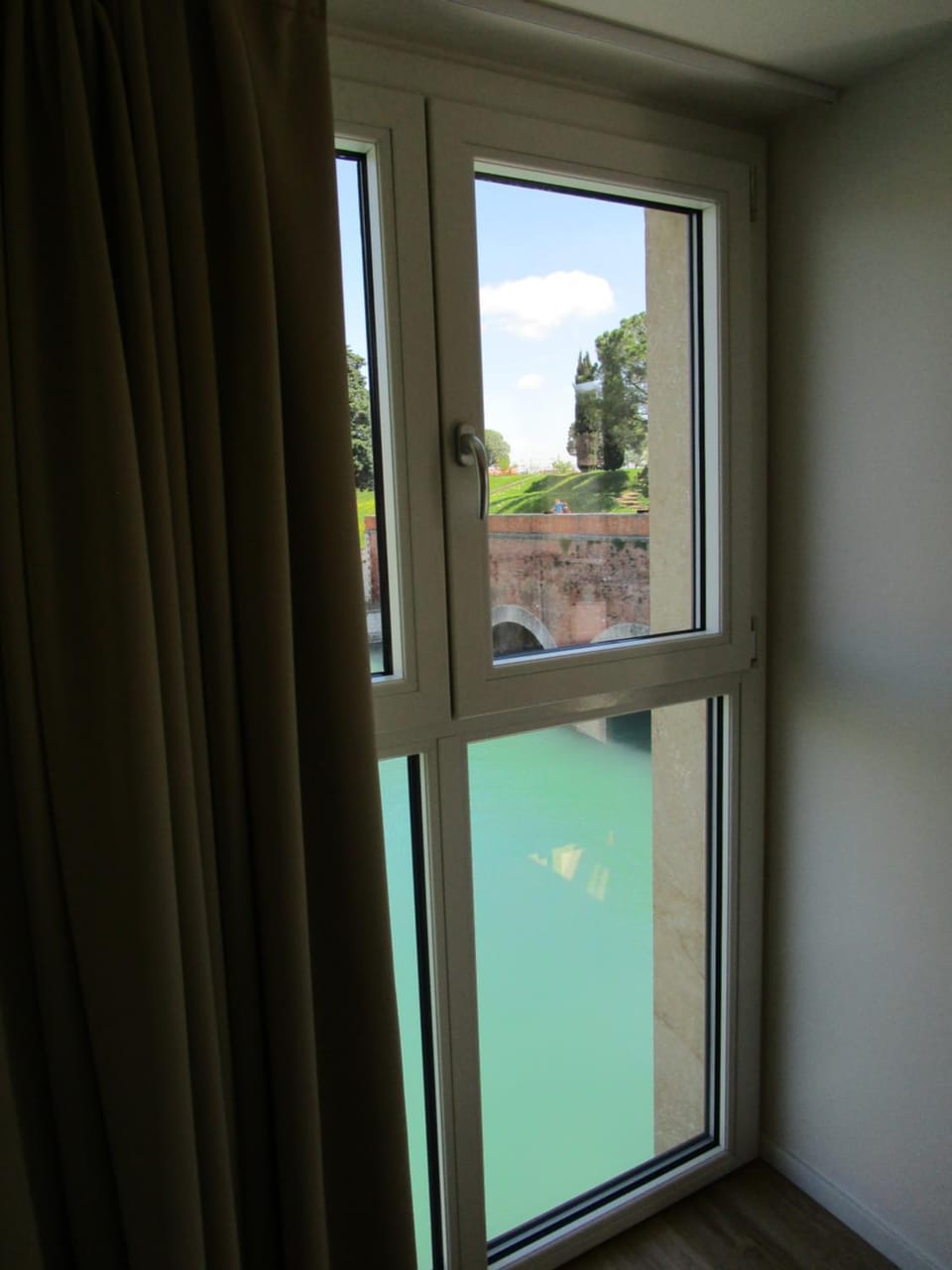 Bed, Bedroom, River view
