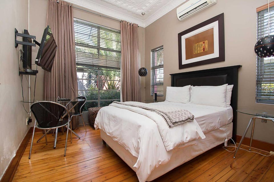 Bed, Photo of the whole room, Bedroom, air conditioner
