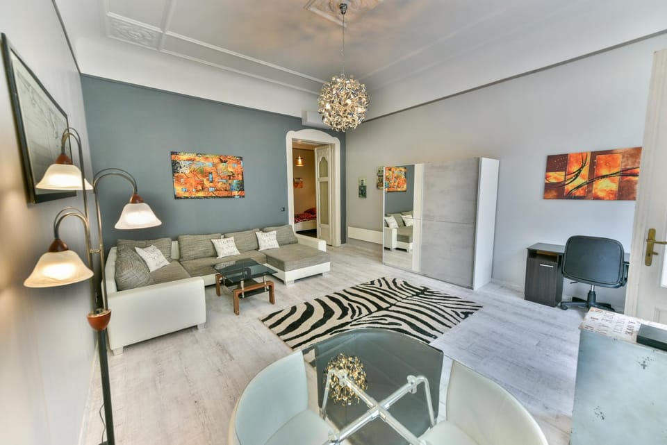 TV and multimedia, Living room, Dining area