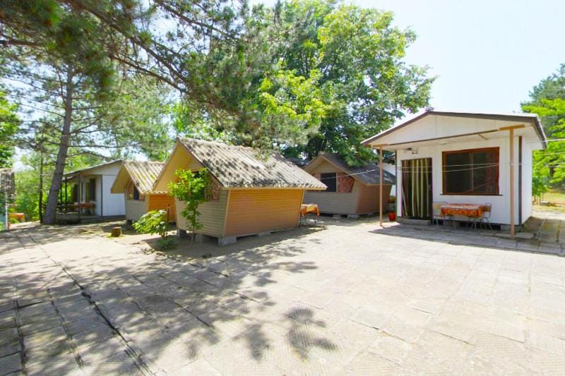 Бунгала Калина - Нестинарка Campground/ 
RV Resort in Burgas Province
