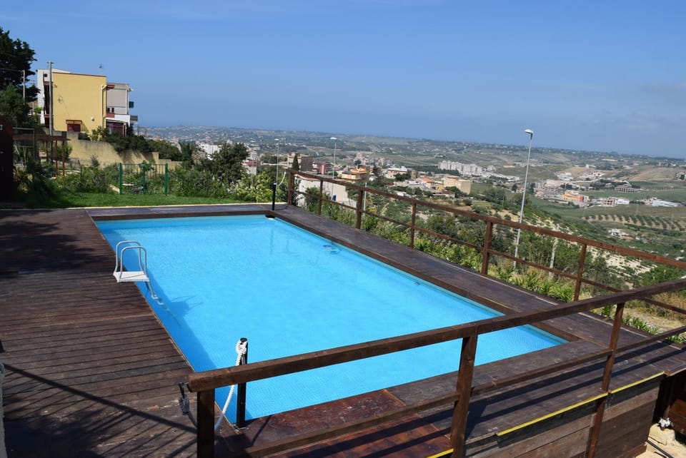 Swimming pool, Swimming pool