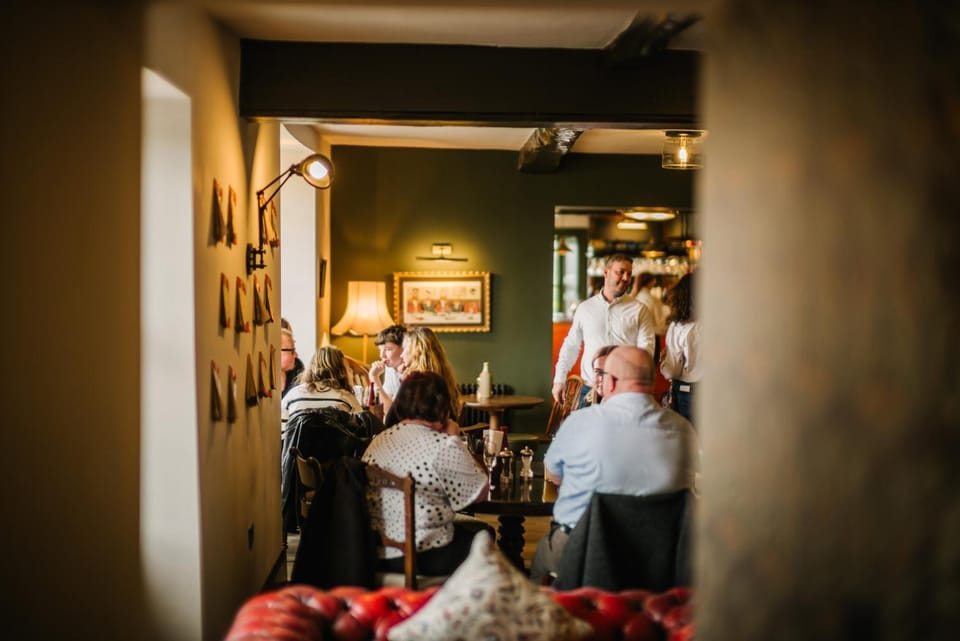 Restaurant/places to eat, Restaurant/places to eat, Guests