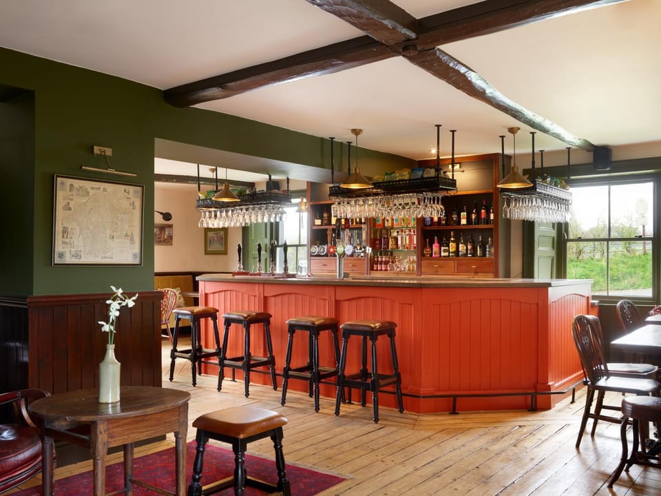 Restaurant/places to eat, Lounge or bar