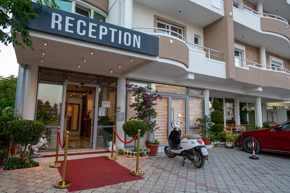 Apartments Fati Bed and Breakfast in Ulcinj Municipality