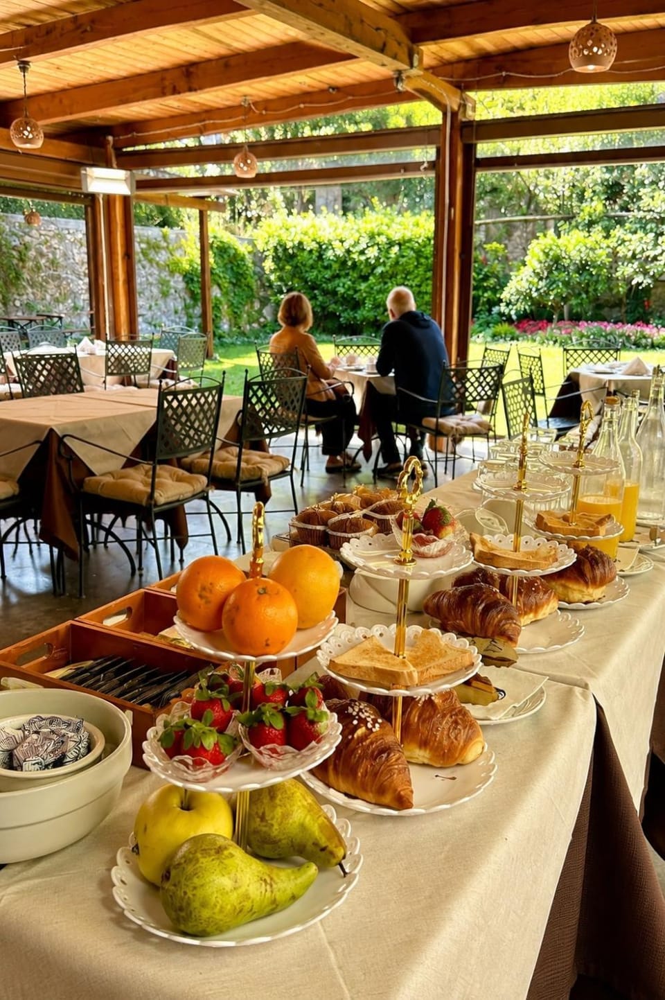 Restaurant/places to eat, Breakfast, Buffet breakfast