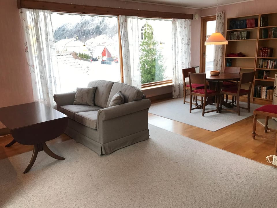 Living room, Seating area, Dining area