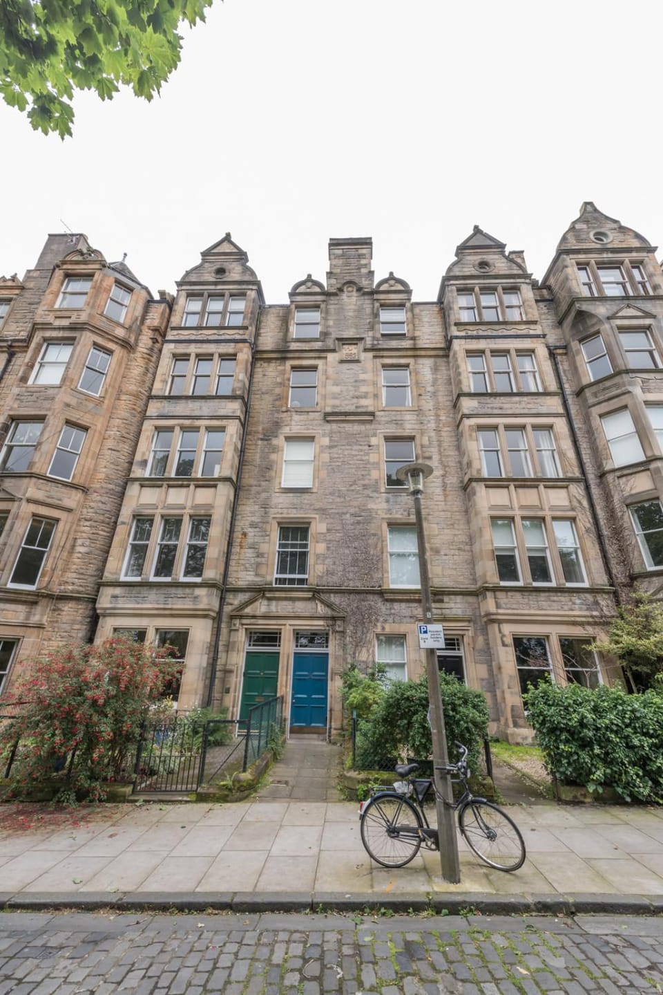 3 bed overlooking meadows park Apartment in Edinburgh