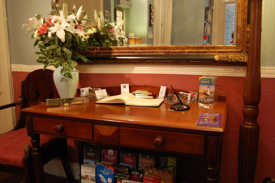 A-Haven Townhouse Hotel Bed and Breakfast in Edinburgh