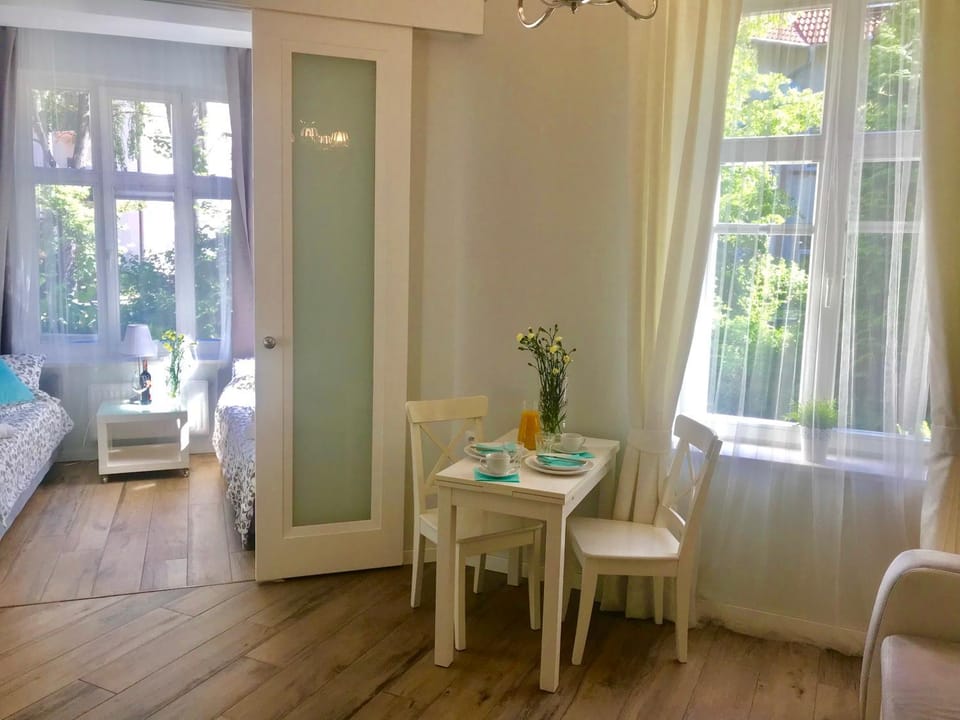 Kitchen or kitchenette, Living room, Dining area, Bedroom, Garden view