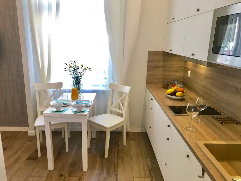 Kitchen or kitchenette, Dining area, Garden view