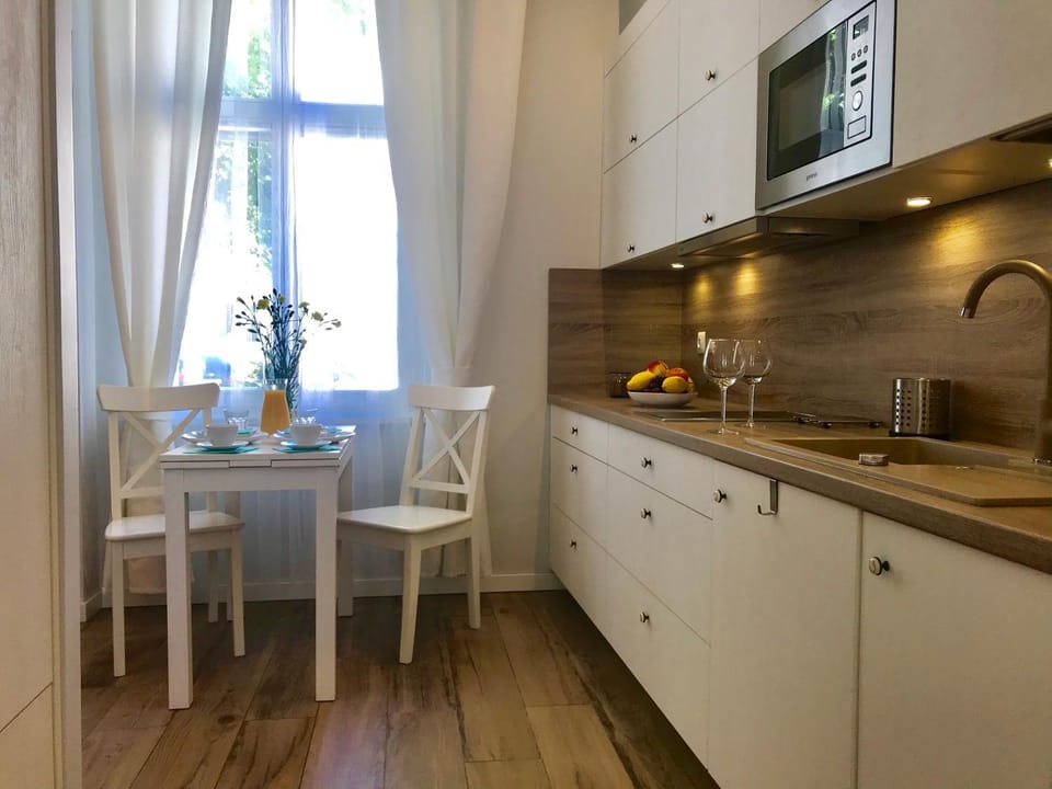 Kitchen or kitchenette, Dining area, Garden view