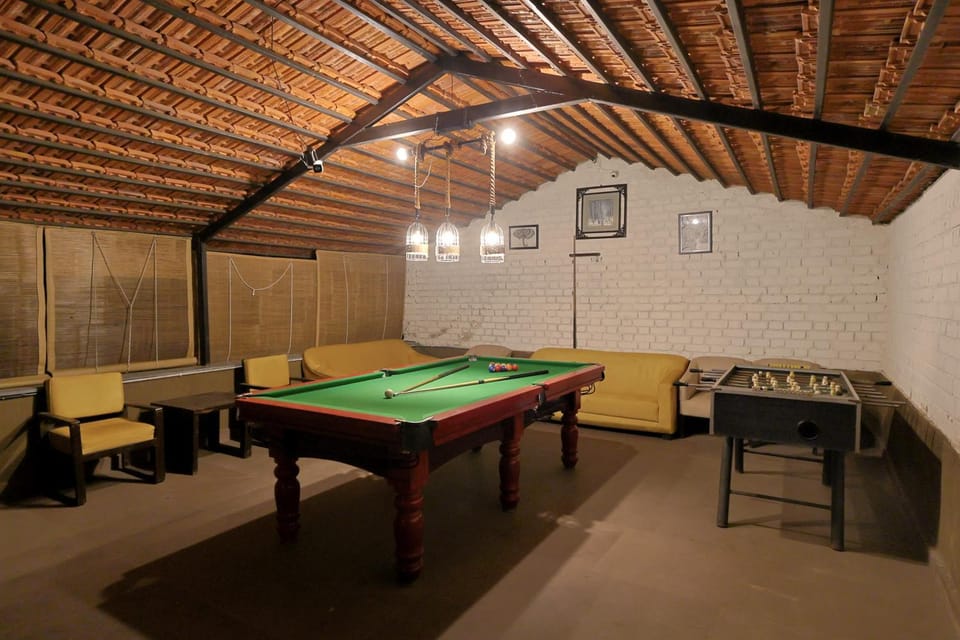 Billiard, Game Room