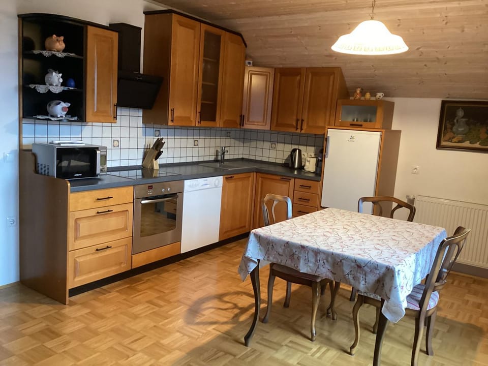 Dining area, dishwasher, minibar, oven, pet friendly, stove